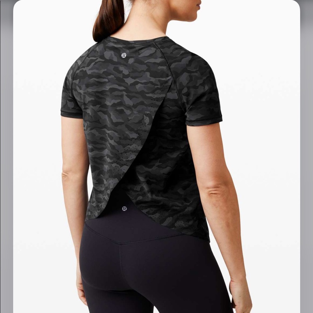 Lululemon camo quick pass short sleeve top with split back